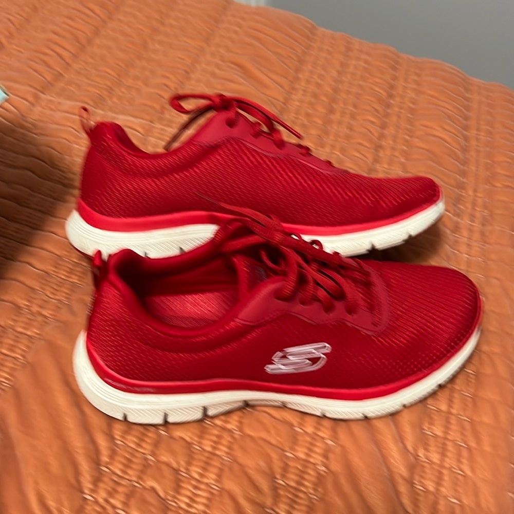 Skechers flex appeal shoe with cushioned Memory Foam insole.  Red